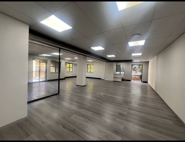 108M² OFFICE TO LET IN HYDE PARK
